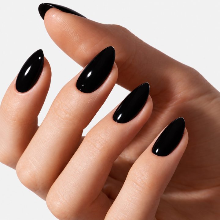 Pure Black : sur les ongles