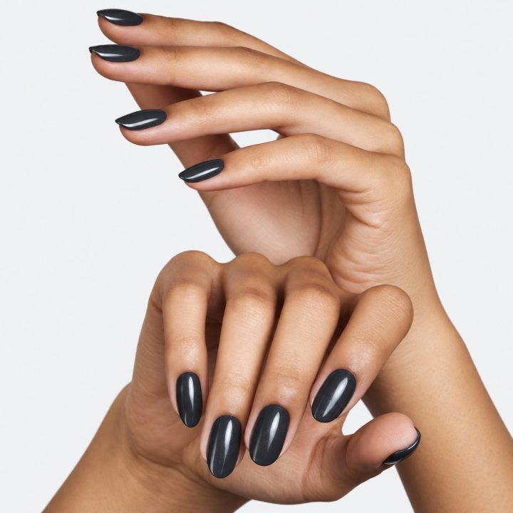 Gris Irisé : sur les ongles