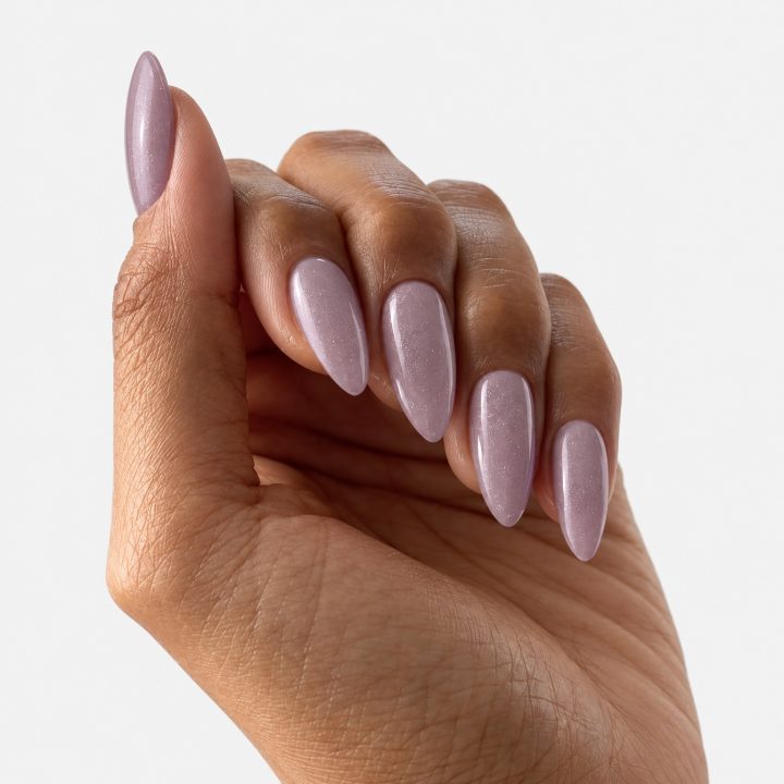 Violet Glitter : sur les ongles