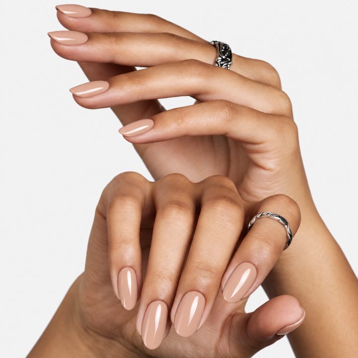 Camouflage Gel Glamour Peach 50 ml : sur les ongles