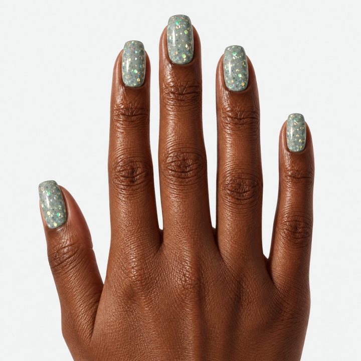 Maxi Confetti : sur les ongles