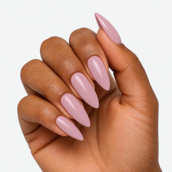 Cover Base Protein Dark Rose : sur les ongles
