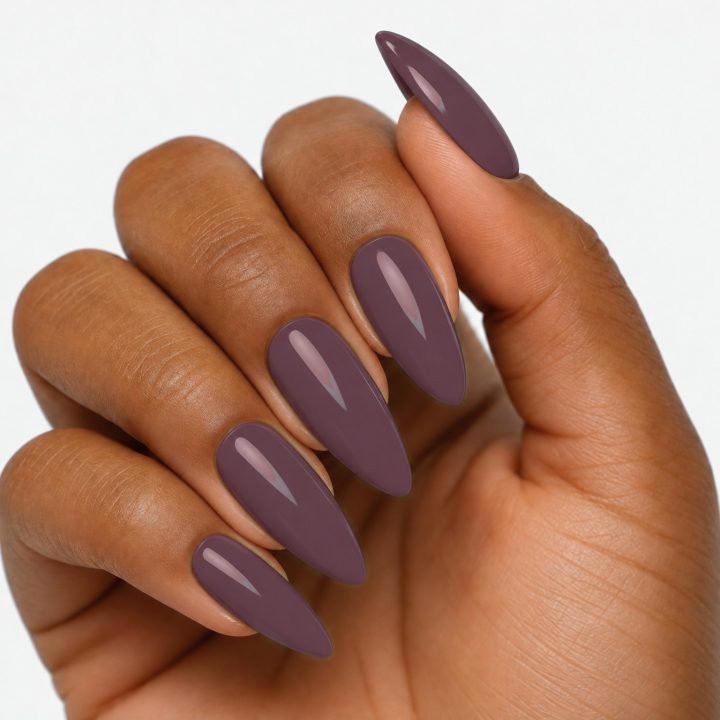 Cover Base Protein Mauve Nude : sur les ongles