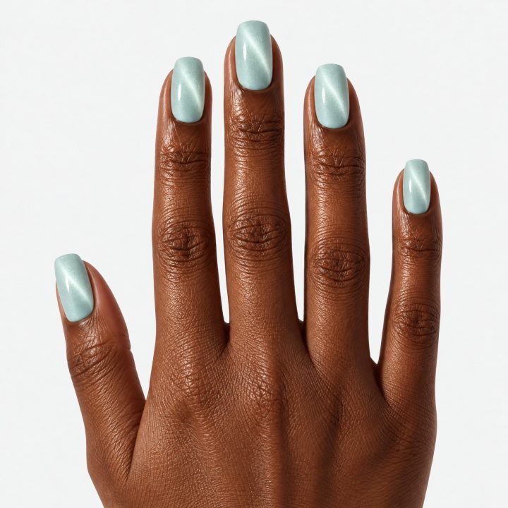 Satin Turquoise : sur les ongles