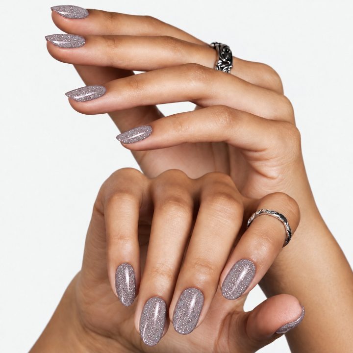 Glowing Santa Cruz : sur les ongles
