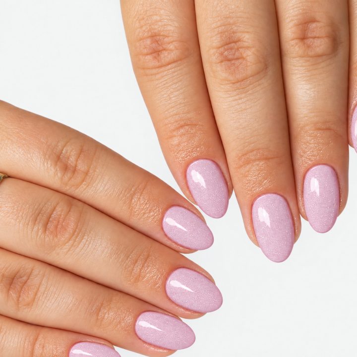 No Bra Club : sur les ongles