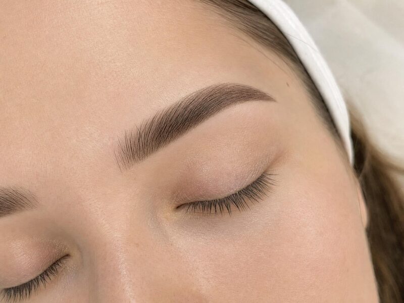 Sourcil poudré en dégradé