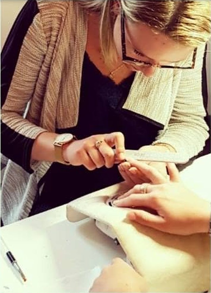 Préparation de l'ongle pendant une formation