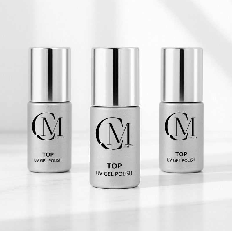 Trois flacons MC Beauty dans le nouveau packaging champagne